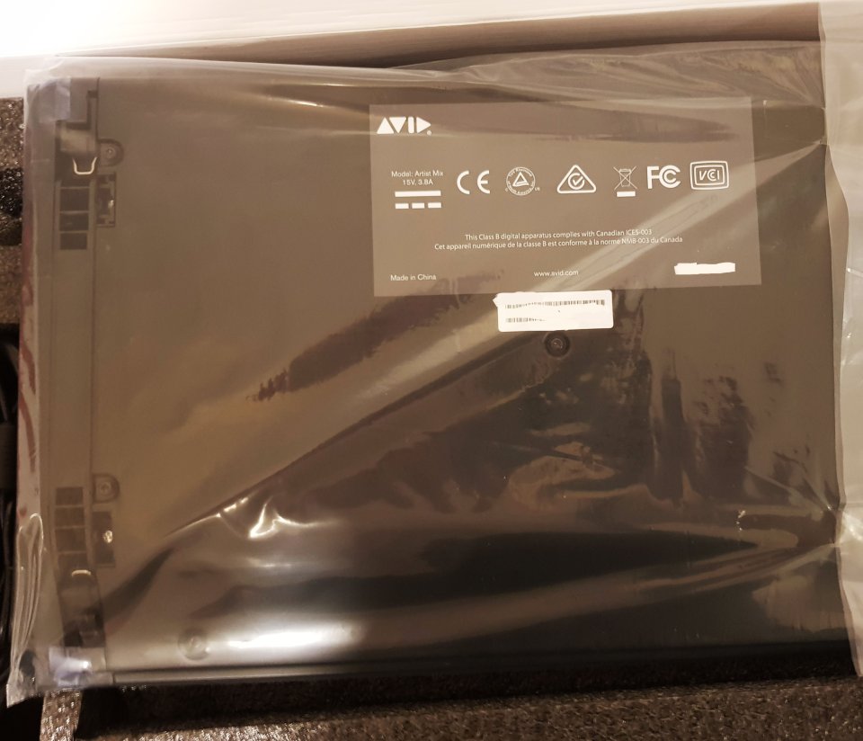 AVID ARTIST MIX. Superficie de Control Audio Profesional de segunda mano · Foto 6 de 10 · Sevilla · 550 €