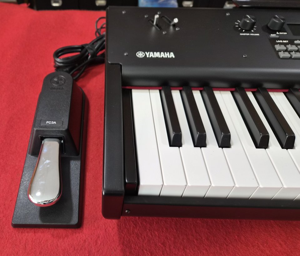 Yamaha CP73 de segunda mano · Foto 2 de 5 · Girona · 1290 €