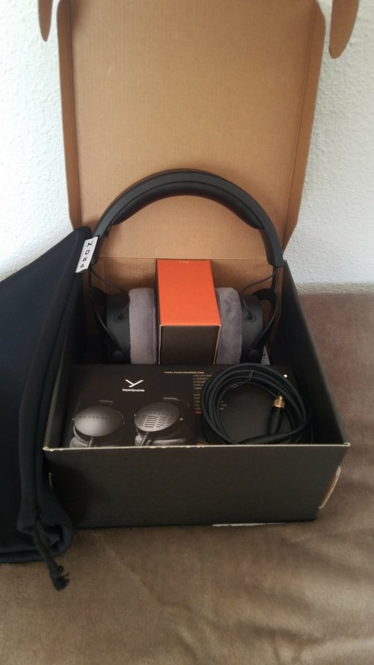 Adam Audio T5V, Focusrite Scarlett 2i2 Studio 4th G de segunda mano · Foto 4 de 10 · Alicante · 670 €