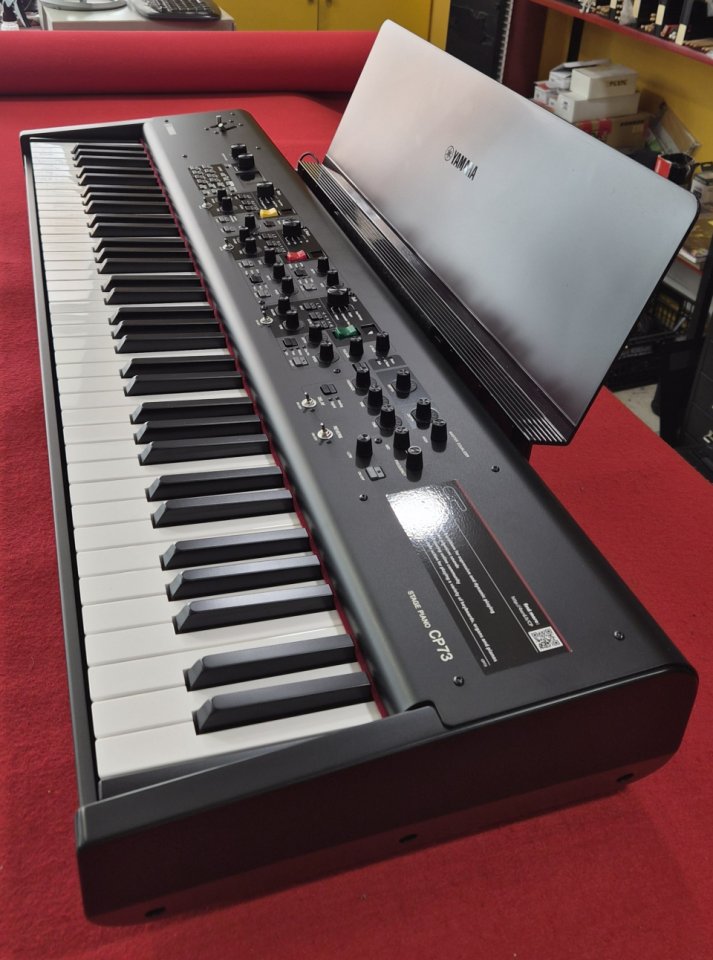 Yamaha CP73 de segunda mano · Foto 3 de 5 · Girona · 1290 €