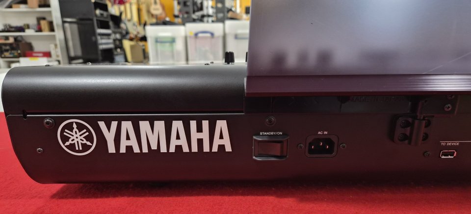Yamaha CP73 de segunda mano · Foto 4 de 5 · Girona · 1290 €