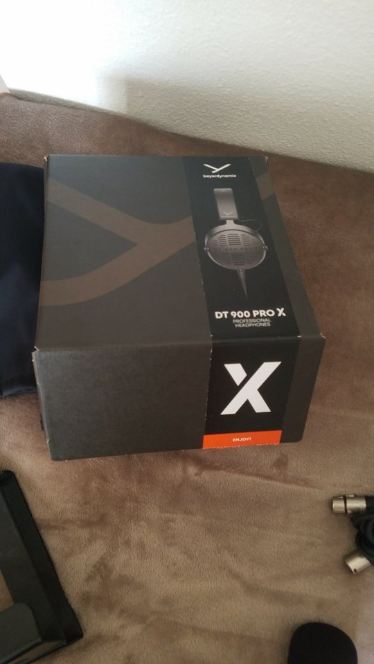 Adam Audio T5V, Focusrite Scarlett 2i2 Studio 4th G de segunda mano · Foto 6 de 10 · Alicante · 670 €