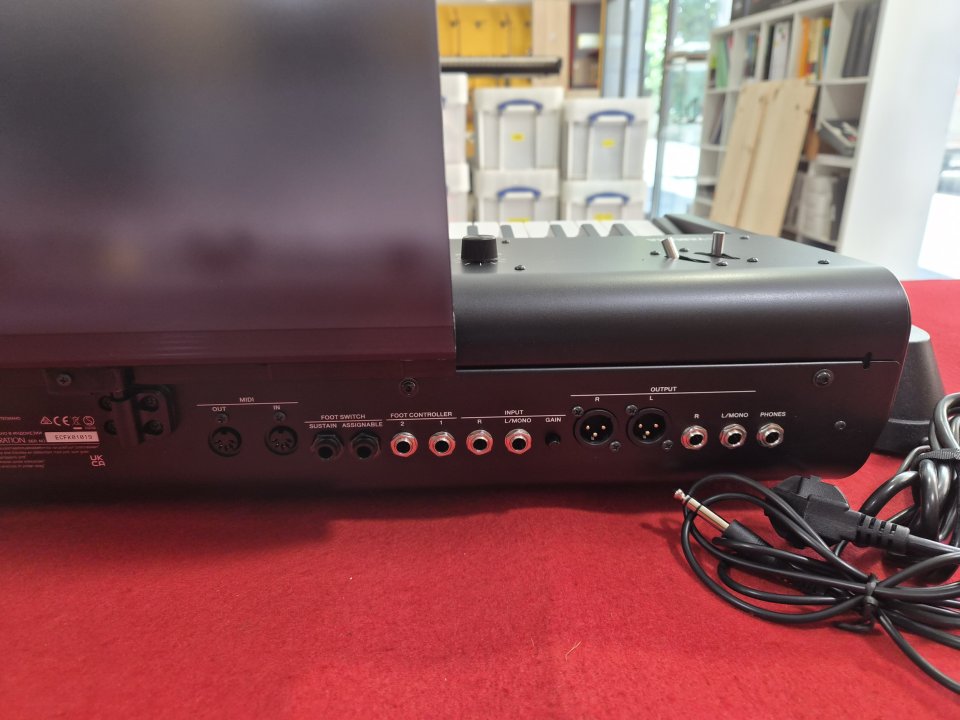 Yamaha CP73 de segunda mano · Foto 5 de 5 · Girona · 1290 €