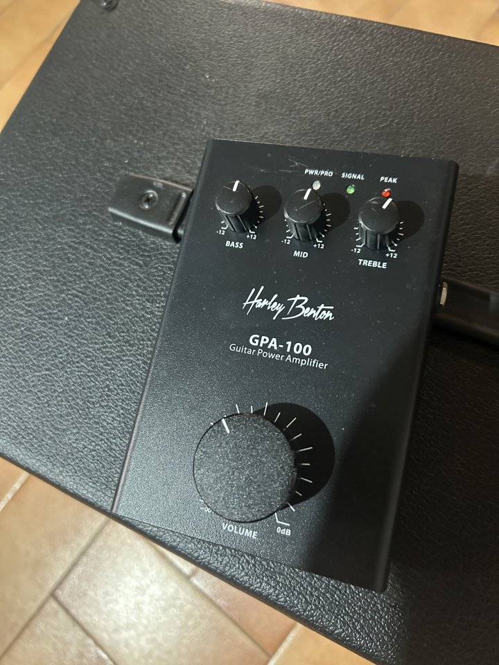 Pantalla Harley Benton G112Plus + Etapa GPA-100 de segunda mano · Foto 2 de 6 · Huelva · 130 €