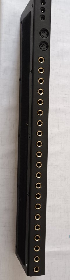 ​Jomlabs DSH4 – Switcher MIDI & Effects Controller (True Bypass + Bluetooth)