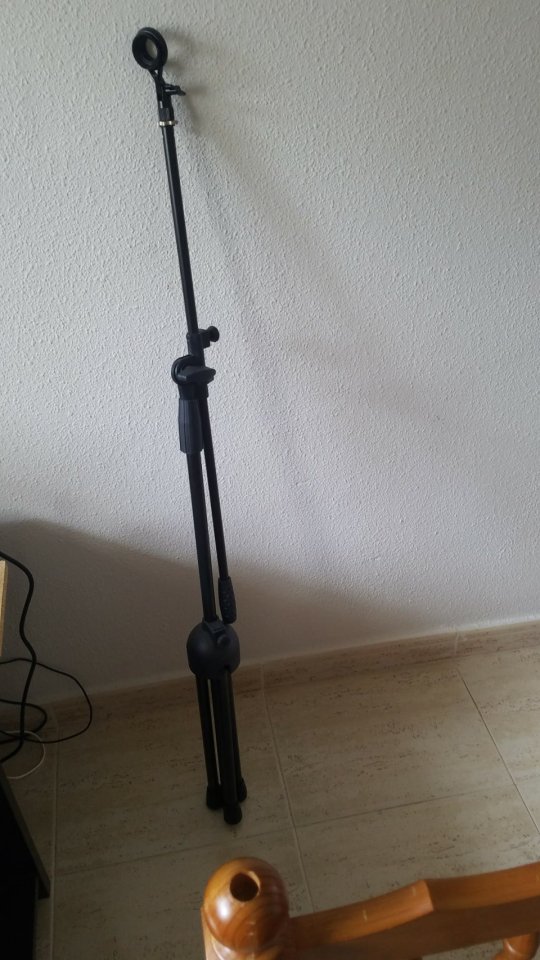 Adam Audio T5V, Focusrite Scarlett 2i2 Studio 4th G de segunda mano · Foto 8 de 10 · Alicante · 670 €