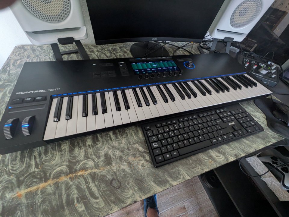 Native Instruments Kontrol MK3 61 de segunda mano · Foto 2 de 4 · SC Tenerife · 420 €