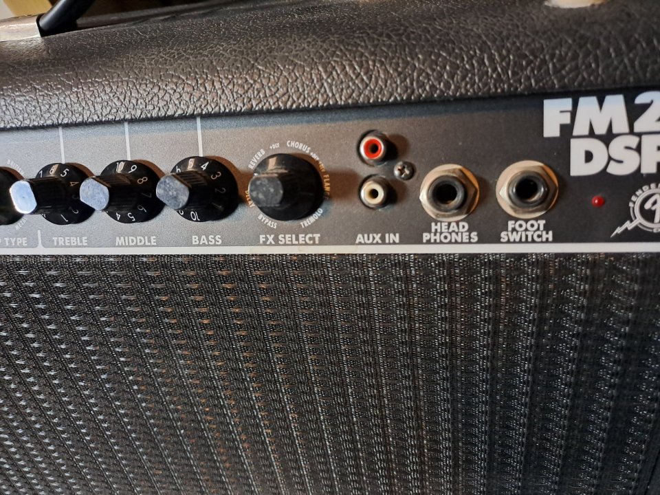 Amplificador de guitarra Fender FM 25 DSP de segunda mano · Foto 3 de 5 · Murcia · 95 €