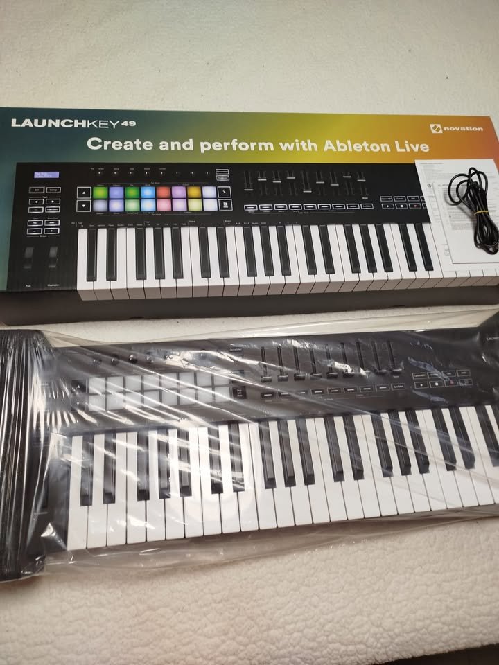 Novation Launchkey 49 MK3 de segunda mano · Castellón · 180 €