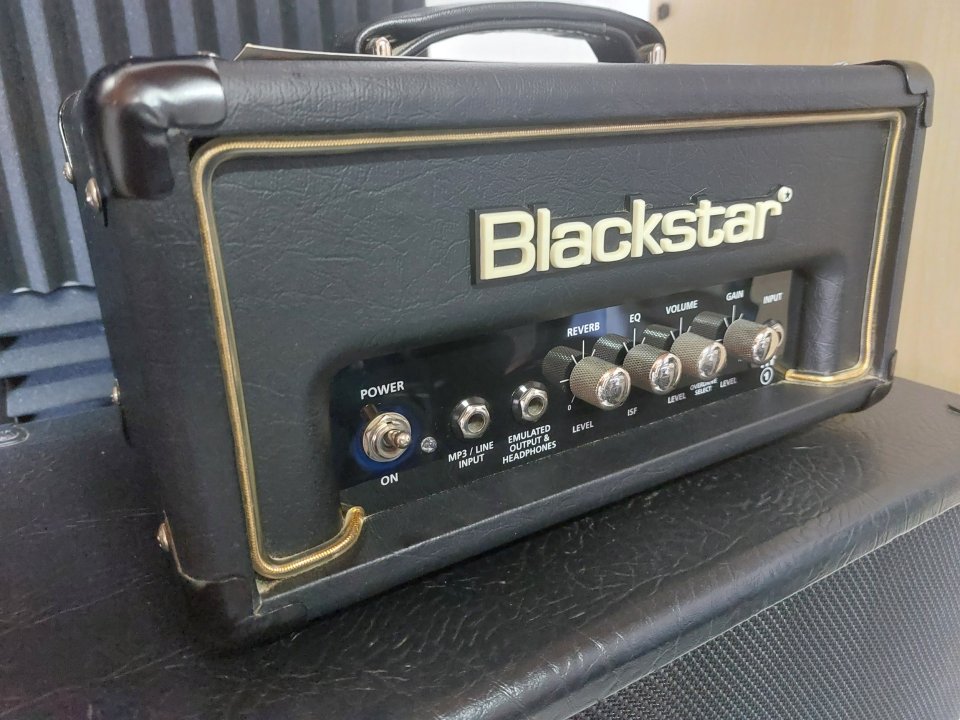 Cabezal Blackstar HT1 valvular de segunda mano · Foto 3 de 5 · A Coruña · 115 €