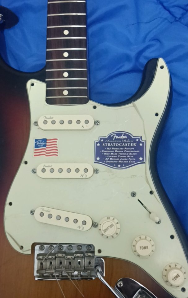 Golpeador fender American Deluxe de segunda mano · Foto 1 de 2 · Tarragona · 300 €