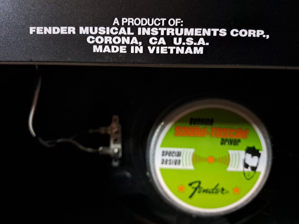 Amplificador de guitarra Fender FM 25 DSP de segunda mano · Foto 4 de 5 · Murcia · 95 €