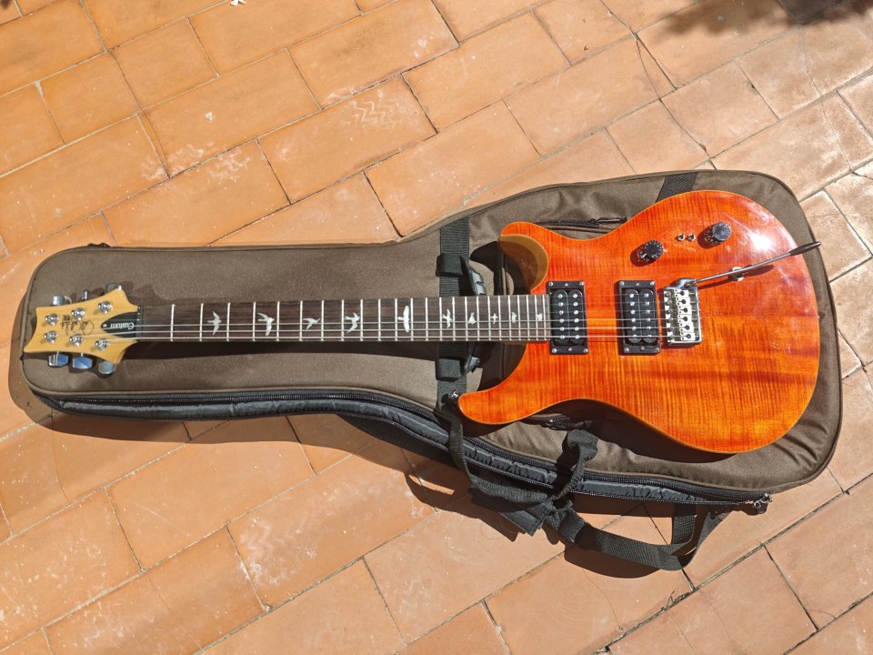PRS SE Custom 24-08 Blood Orange 2024 de segunda mano · Foto 8 de 9 · Alicante · 800 €