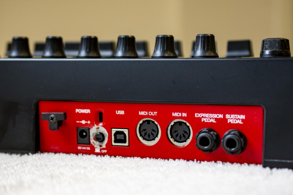 Teclado maestro midi Akai MPK249 de segunda mano · Foto 9 de 10 · Cantabria · 95 €