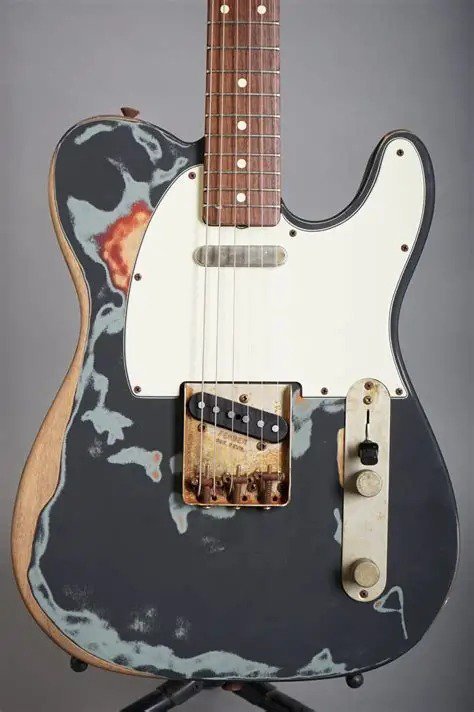 Vendo cuerpo y pastillas de una Fender Telecaster Artist Series Joe Strummer