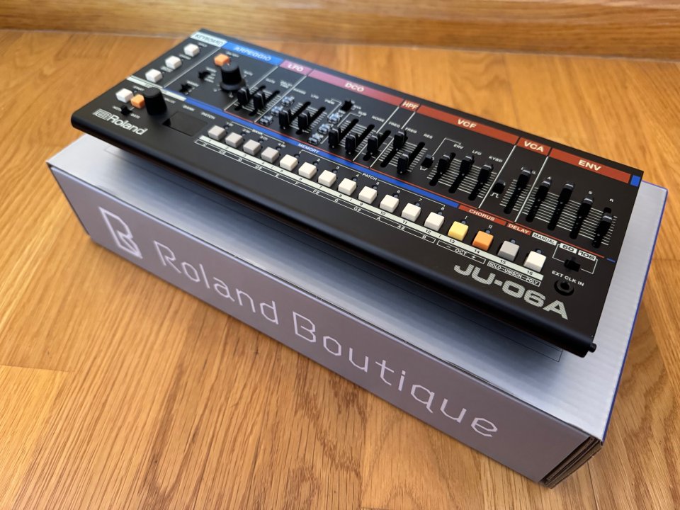 Roland JU-06A de segunda mano · Foto 2 de 4 · Málaga · 380 €