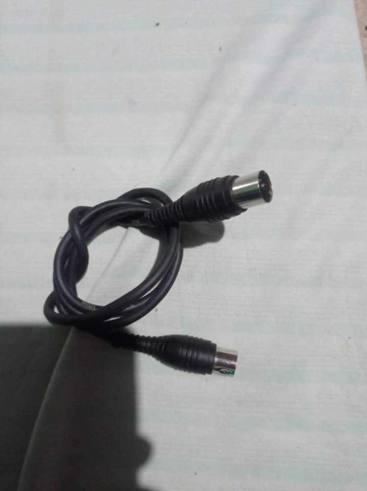 Cable midi de segunda mano · Jaén · 2 €