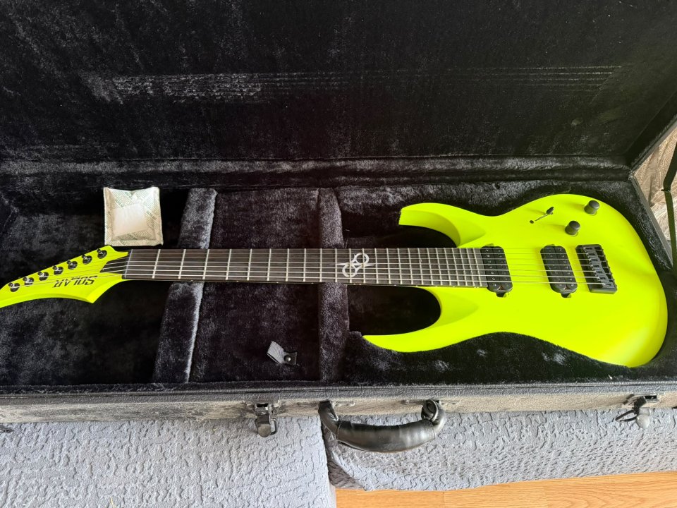 Guitarra Solar A2.7n 7 cuerdas Amarillo Neón de segunda mano · Foto 1 de 5 · Madrid · 690 €