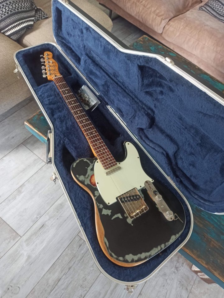 Vendo cuerpo y pastillas de una Fender Telecaster Artist Series Joe Strummer