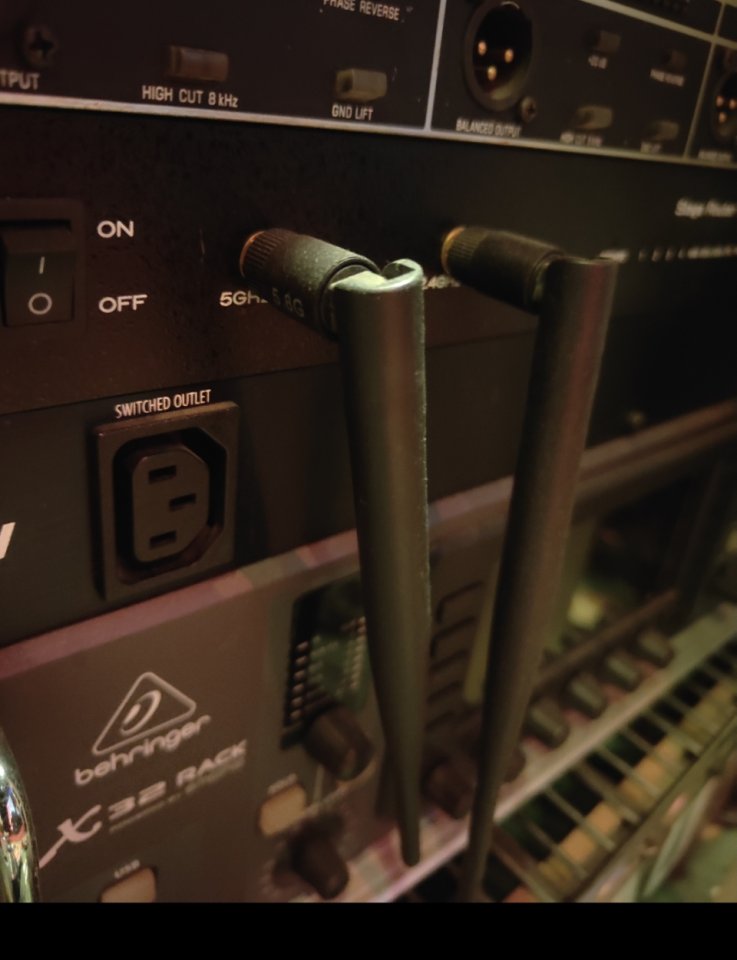 Rack Behringer X32, Furman M-10xE y Router inalámbrico Nowsonic Stage Router. de segunda mano · Foto 3 de 5 · Burgos · 950 €