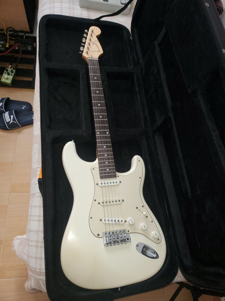 Stratocaster partcaster. Cuerpo Fender Custom Shop.