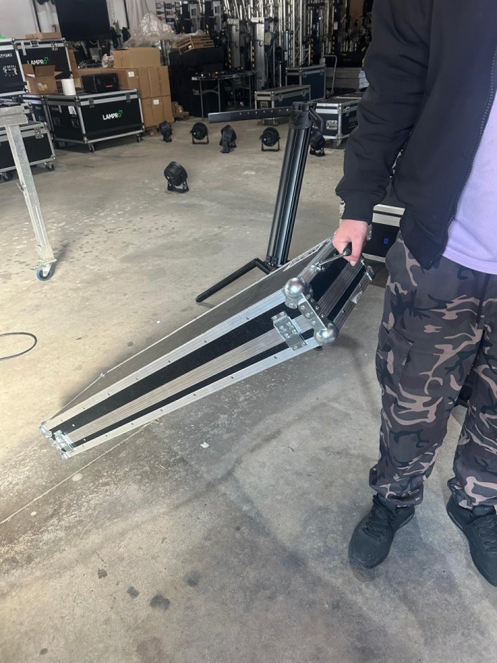 AKAI MPC KEY 61 + Flightcase + Soporte K&M Spider Baby + Funda para el soporte