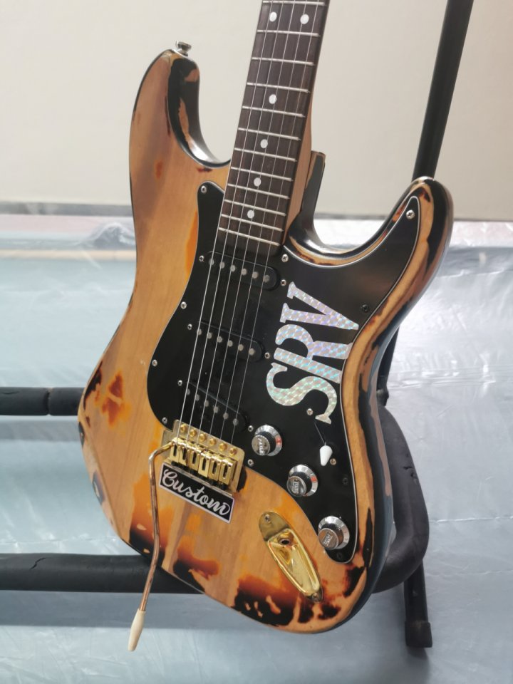 Strato. SRV partscaster. Ligero de segunda mano · Foto 3 de 5 · Granada · 439 €