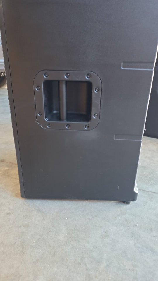 Altavoces EAW LA 153 en color negro de segunda mano · Foto 3 de 5 · Zaragoza · 1700 €