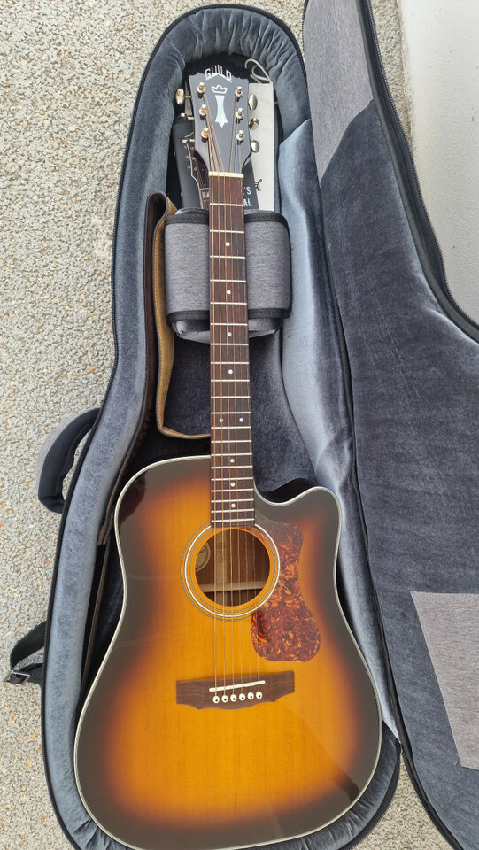 GUILD D140ce SB acústica
