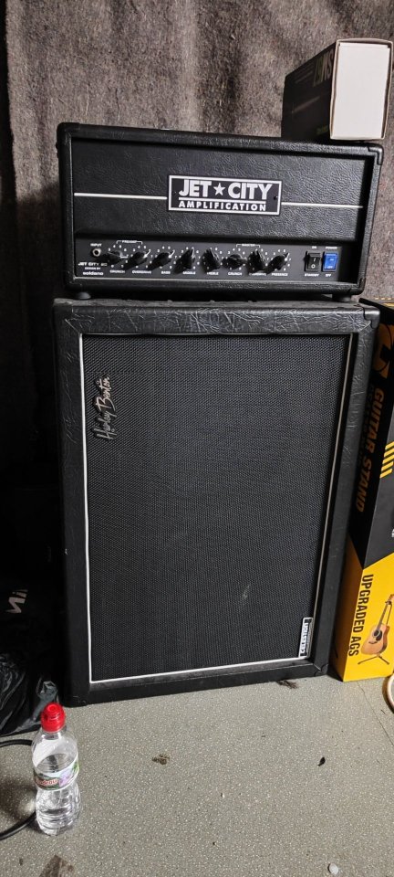 Pantalla Harley Benton 212 V30 de segunda mano · Barcelona · 150 €