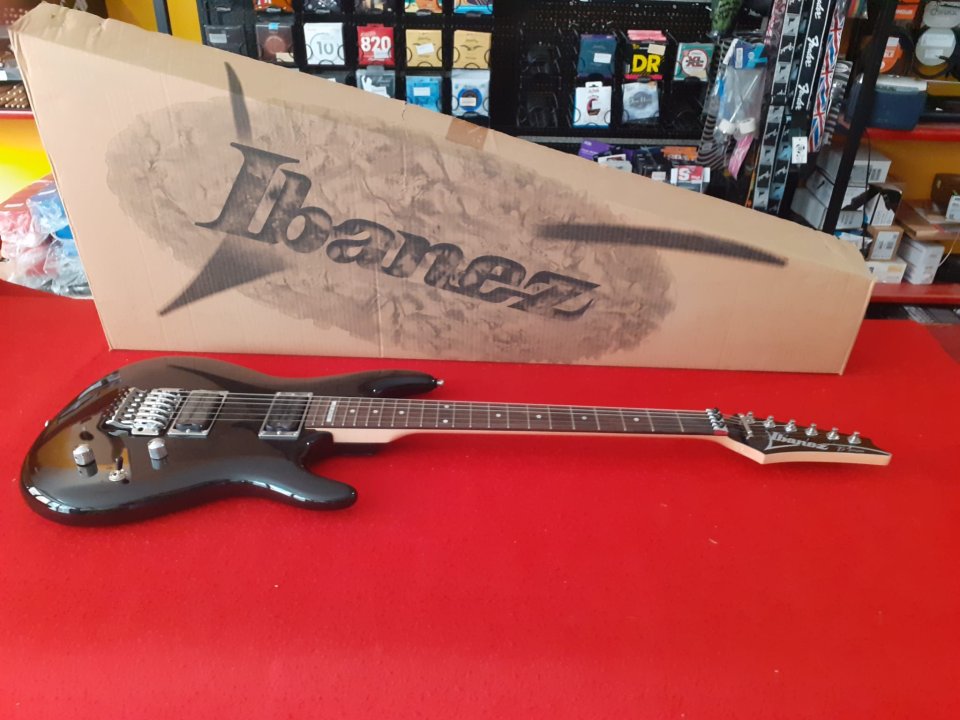 Ibanez JS100 BK Joe Satriani Signature de segunda mano · Foto 2 de 10 · Girona · 400 €