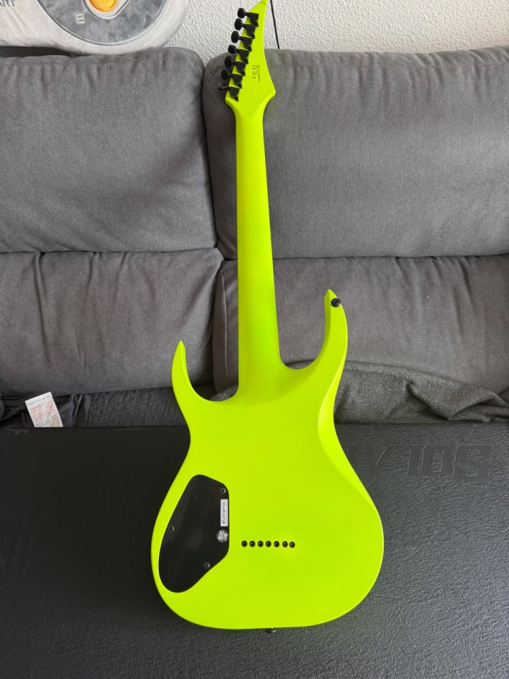 Guitarra Solar A2.7n 7 cuerdas Amarillo Neón de segunda mano · Foto 4 de 5 · Madrid · 690 €