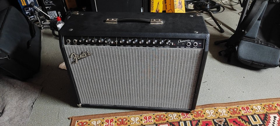 Fender Champion 100 de segunda mano · Barcelona · 100 €