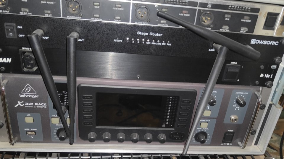 Rack Behringer X32, Furman M-10xE y Router inalámbrico Nowsonic Stage Router. de segunda mano · Foto 5 de 5 · Burgos · 950 €