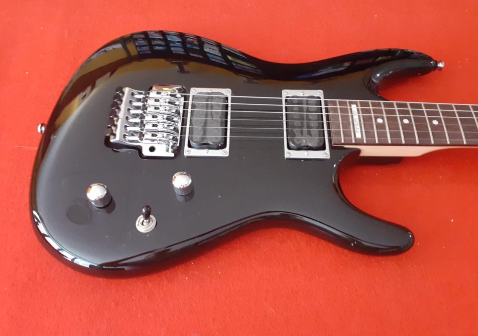 Ibanez JS100 BK Joe Satriani Signature de segunda mano · Foto 3 de 10 · Girona · 400 €