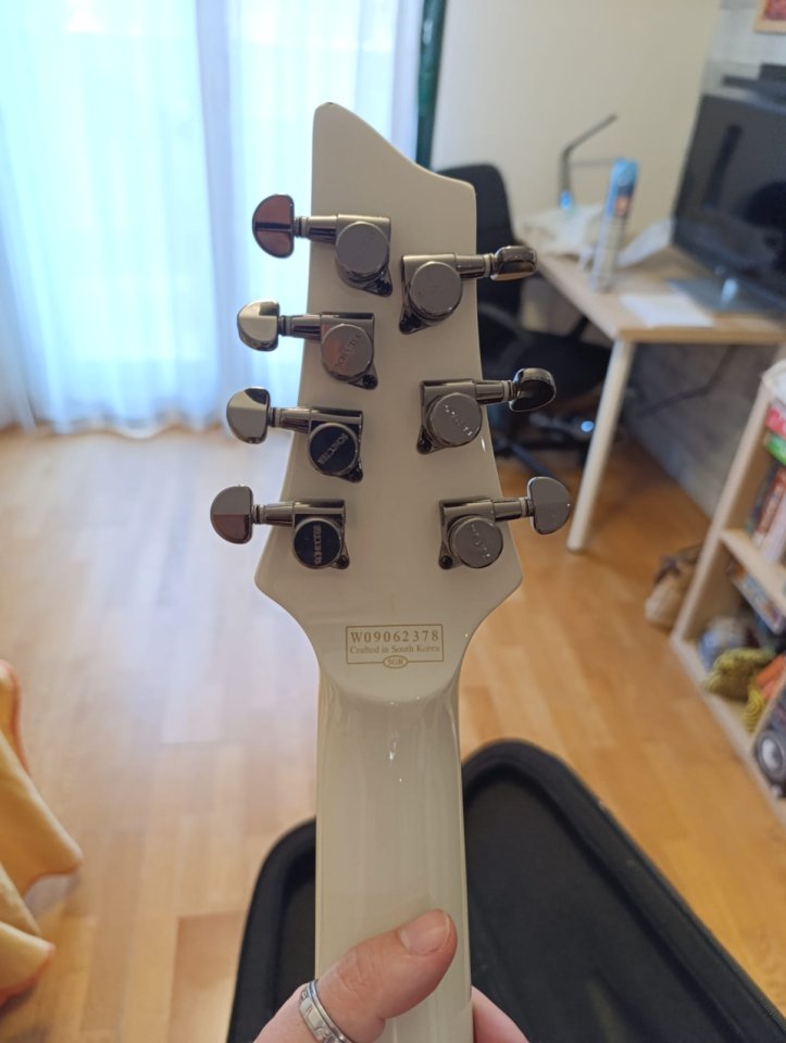 Schecter C7 Hellraiser de segunda mano · Foto 3 de 9 · Madrid · 550 €