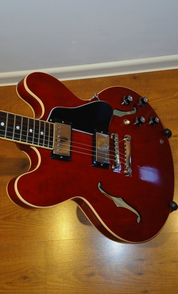 Gibson ES 335 Cherry Red