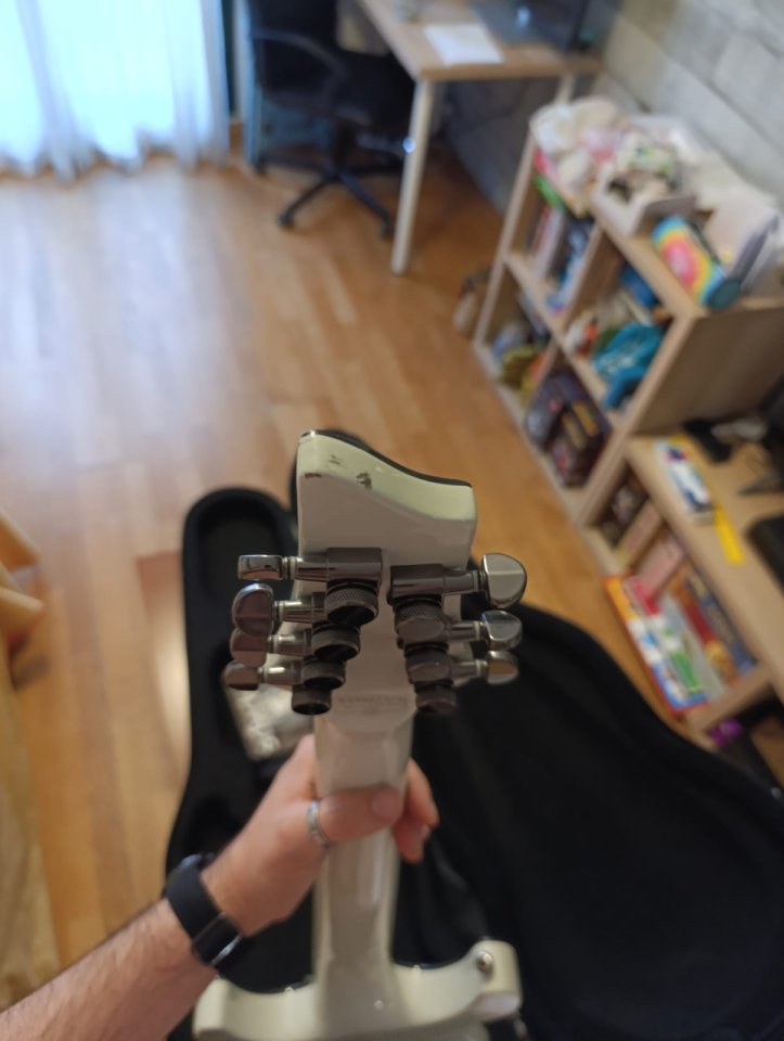 Schecter C7 Hellraiser de segunda mano · Foto 4 de 9 · Madrid · 550 €