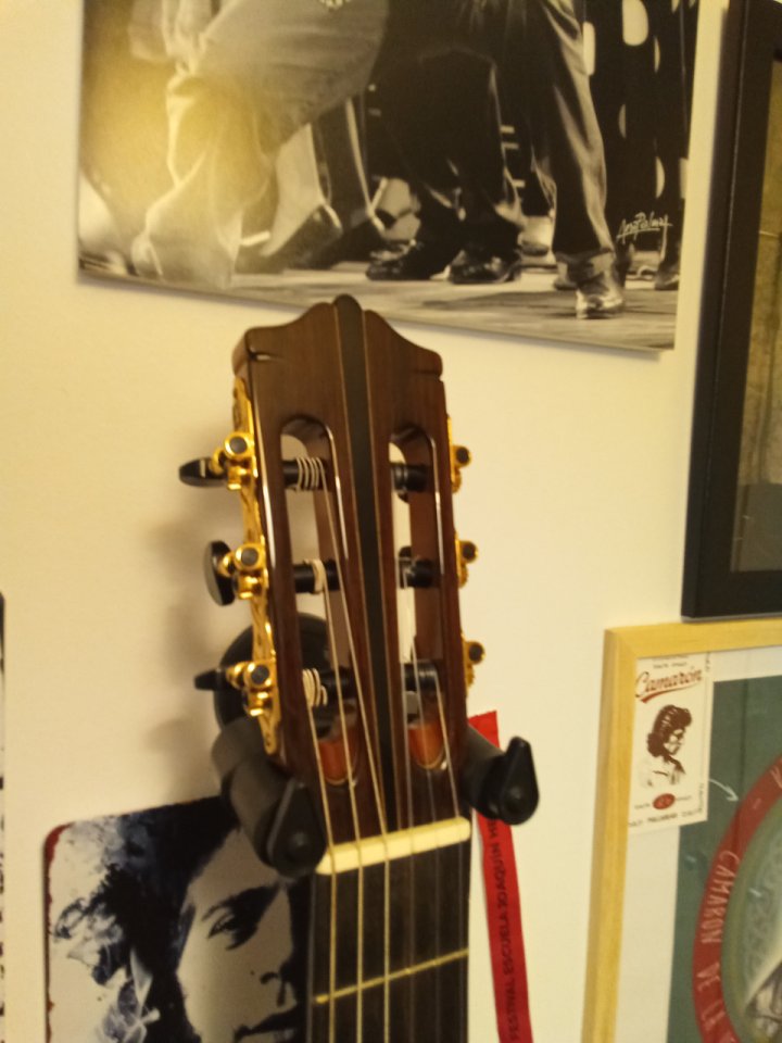 Guitarra Martínez de segunda mano · Foto 3 de 9 · Barcelona · 400 €