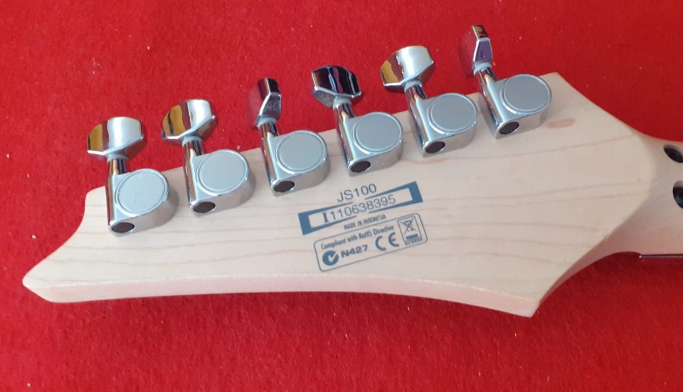 Ibanez JS100 BK Joe Satriani Signature de segunda mano · Foto 7 de 10 · Girona · 400 €