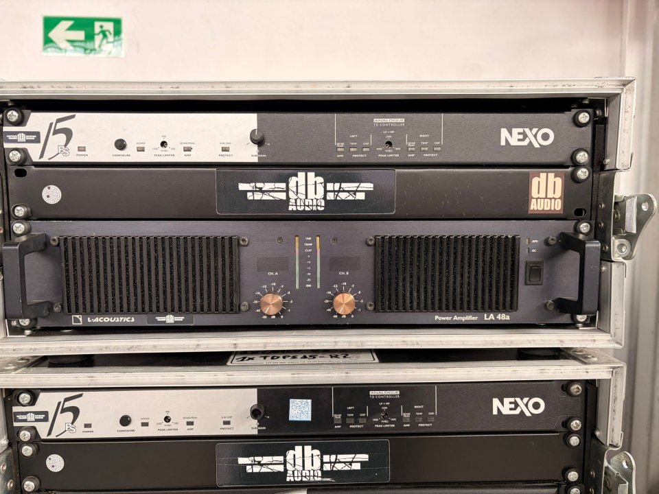 Amplificadores Camco, V6,V200,V8, l´acoustics LA48, NEXO controllers... de segunda mano · Foto 5 de 6 · Murcia · 320 €