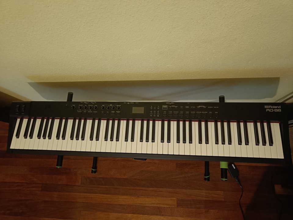 Roland RD-88 – Piano de escenario profesional – 650 € de segunda mano · Foto 3 de 3 · Cantabria · 650 €