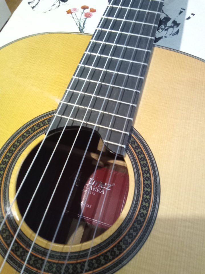 Guitarra Martínez de segunda mano · Foto 7 de 9 · Barcelona · 400 €