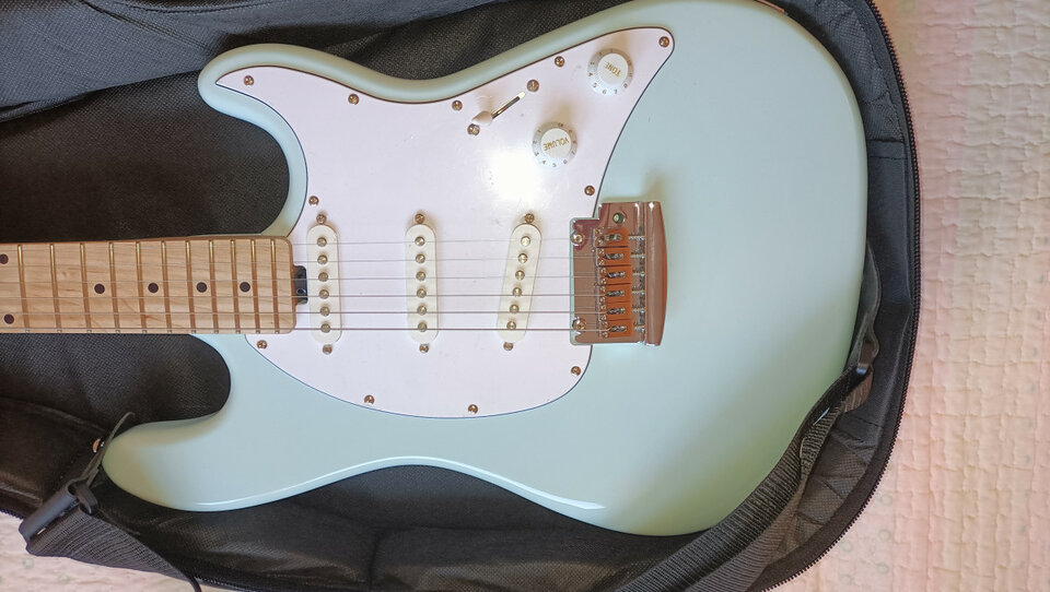 Sterling Cutlass CT30 SSS