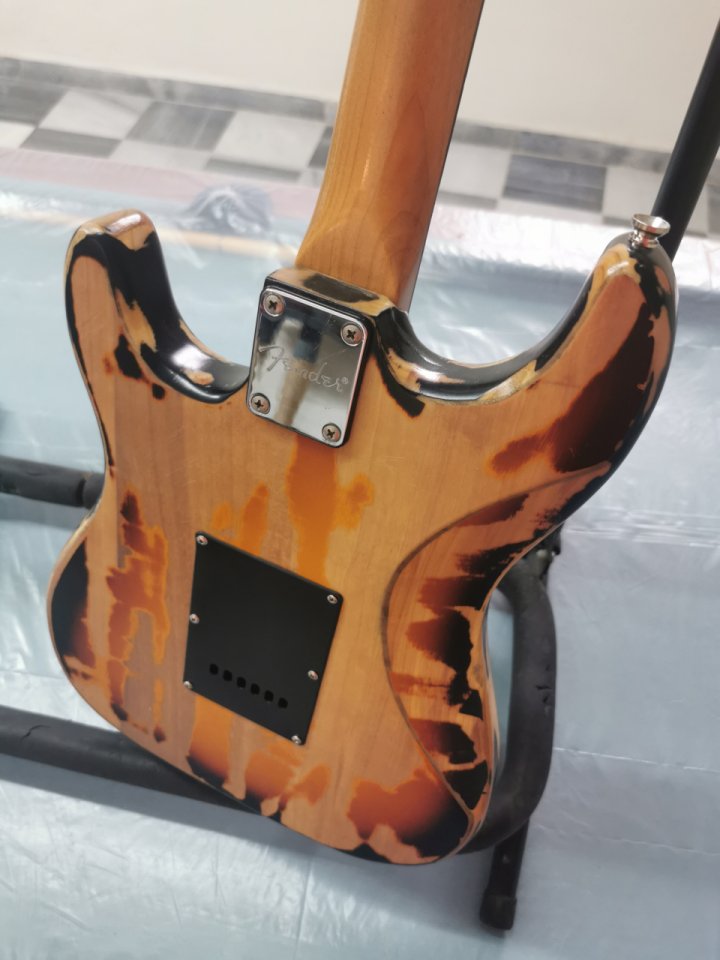 Strato. SRV partscaster. Ligero de segunda mano · Foto 4 de 5 · Granada · 439 €