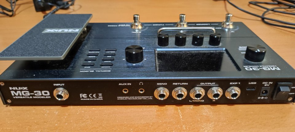 Multiefectos NUX MG 3O con EXTRAS de segunda mano · Foto 2 de 6 · Madrid · 200 €