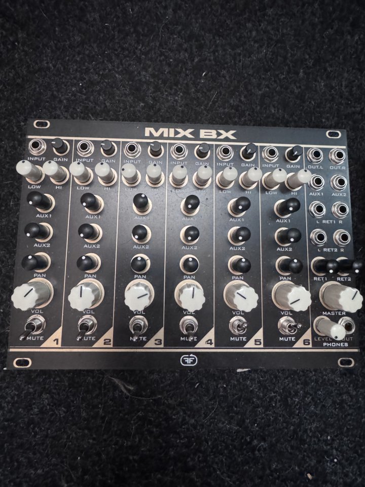 Modulos Eurorack y Cases de segunda mano · Foto 3 de 9 · Madrid · 999 €