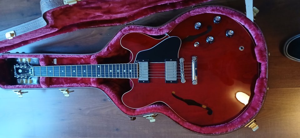 Gibson ES 335 Cherry Red