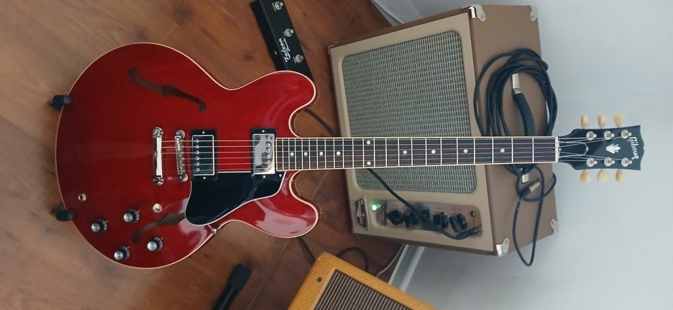Gibson ES 335 Cherry Red