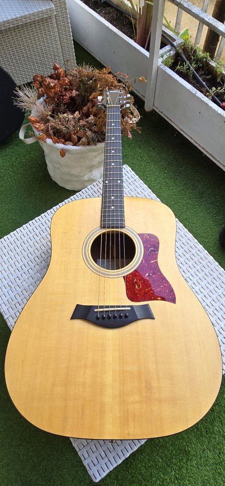 Guitarra Electroacústica Taylor